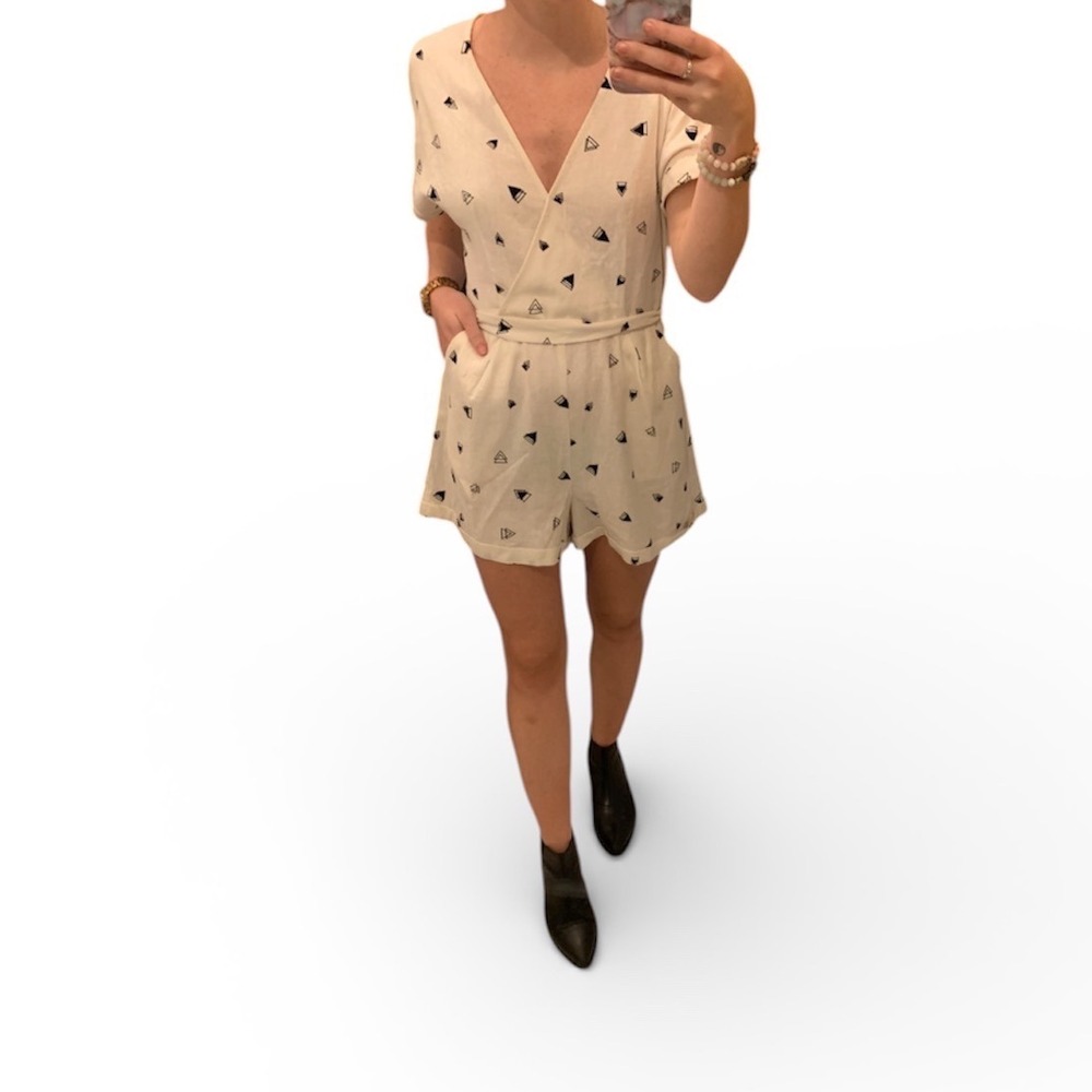 cute romper!!‎